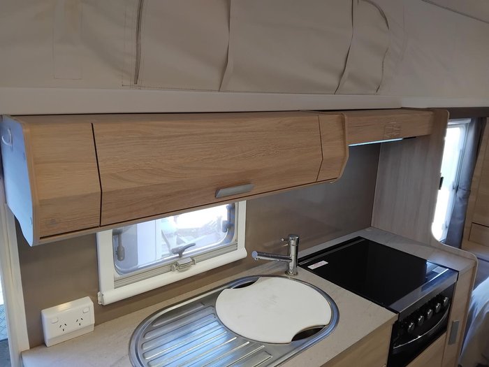 2016 Jayco Journey Couples Pop Top 17.6Ft Sperate Toilet And Shower