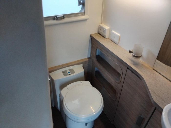 2016 Jayco Journey Couples Pop Top 17.6Ft Sperate Toilet And Shower
