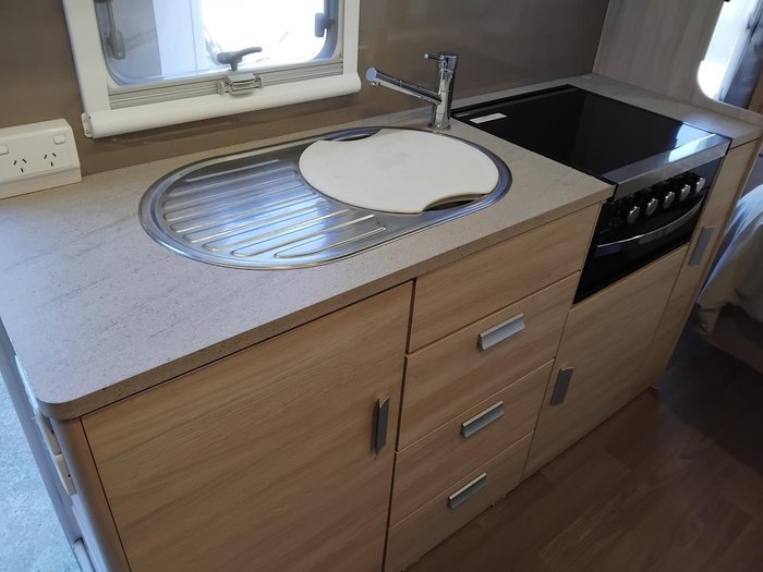 2016 Jayco Journey Couples Pop Top 17.6Ft Sperate Toilet And Shower