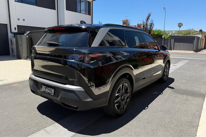 2025 Peugeot 5008 GT Premium Hybrid