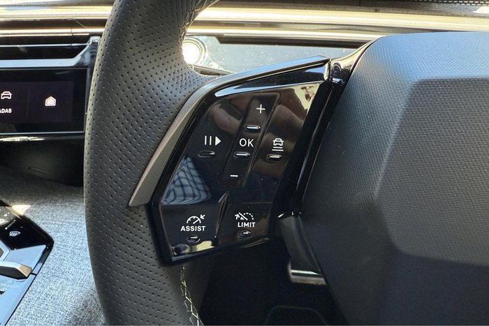 2025 Peugeot 5008 GT Premium Hybrid