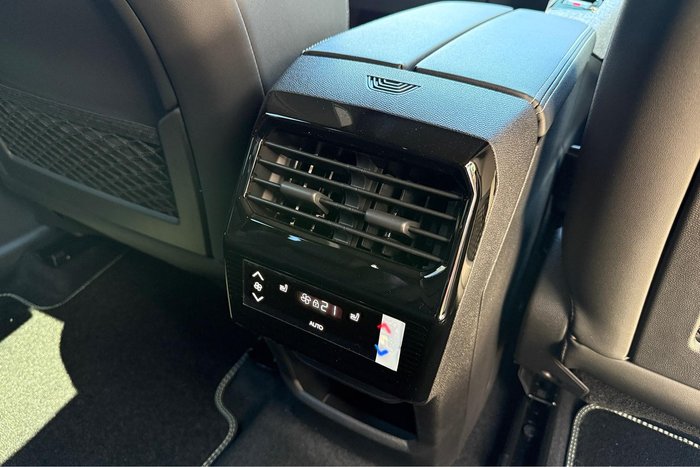 2025 Peugeot 5008 GT Premium Hybrid