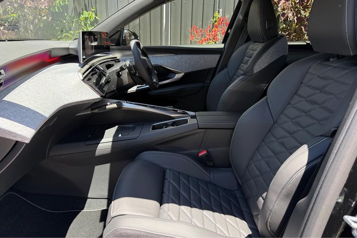 2025 Peugeot 5008 GT Premium Hybrid