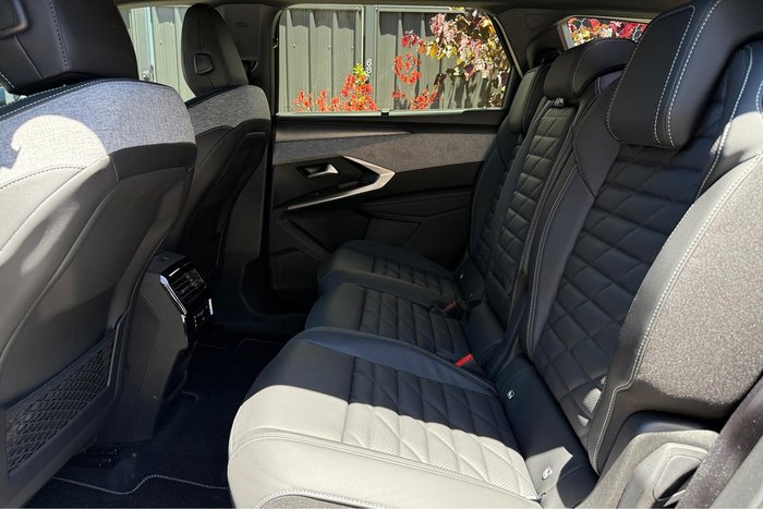 2025 Peugeot 5008 GT Premium Hybrid