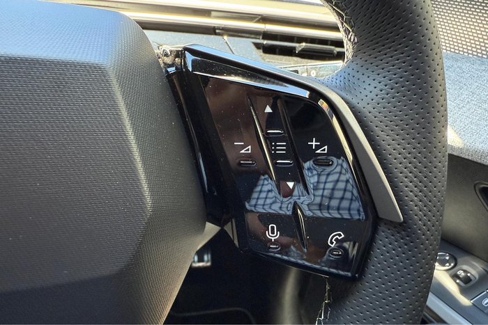 2025 Peugeot 5008 GT Premium Hybrid