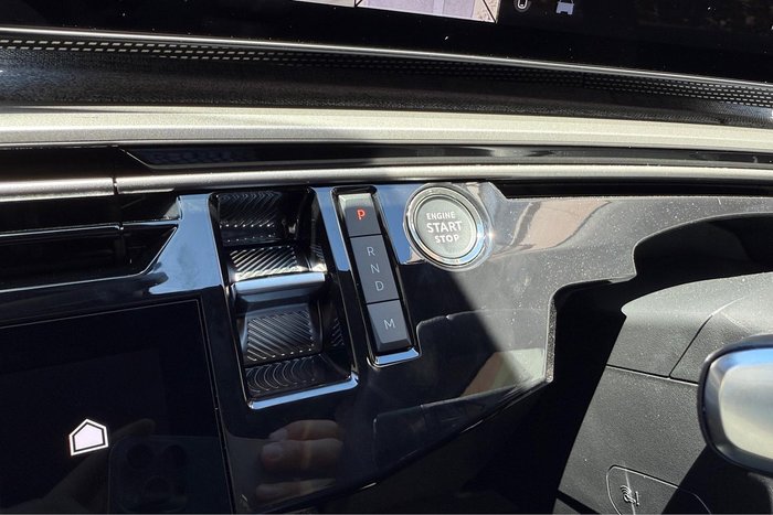 2025 Peugeot 5008 GT Premium Hybrid