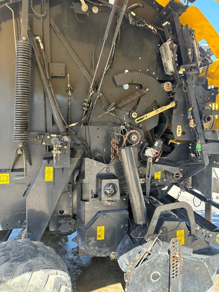 2014 New Holland Rb180 YELLOW