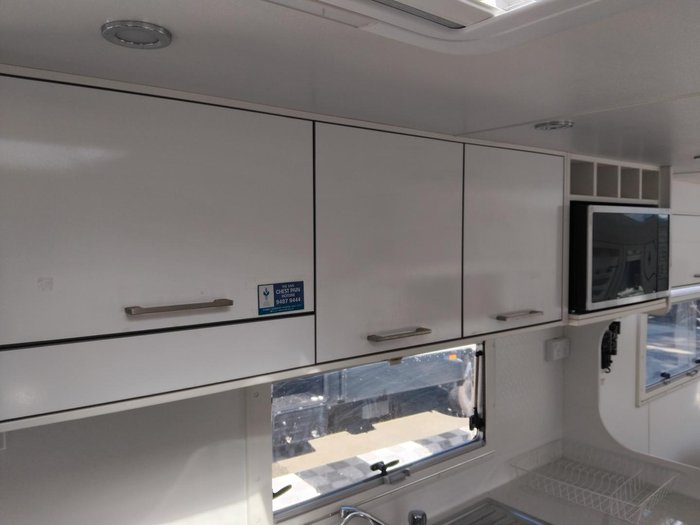 2016 New Age Caravans 23Ft Oz Classic With Full Ensuite And Recliner Lounge Chairs
