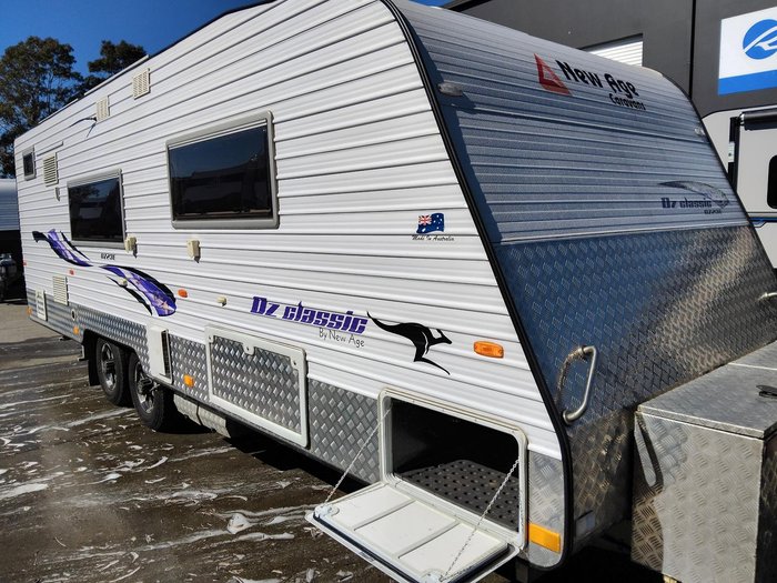 2016 New Age Caravans 23Ft Oz Classic With Full Ensuite And Recliner Lounge Chairs