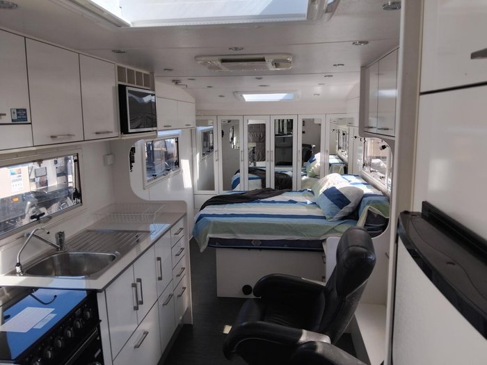 2016 New Age Caravans 23Ft Oz Classic With Full Ensuite And Recliner Lounge Chairs