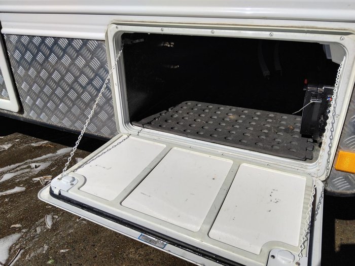 2016 New Age Caravans 23Ft Oz Classic With Full Ensuite And Recliner Lounge Chairs