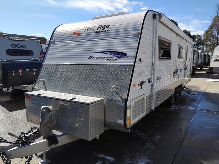 2016 New Age Caravans 23Ft Oz Classic With Full Ensuite And Recliner Lounge Chairs