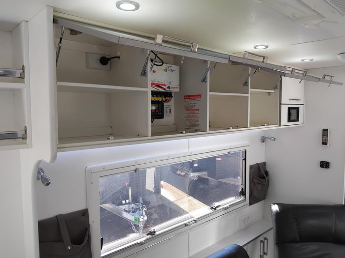 2016 New Age Caravans 23Ft Oz Classic With Full Ensuite And Recliner Lounge Chairs