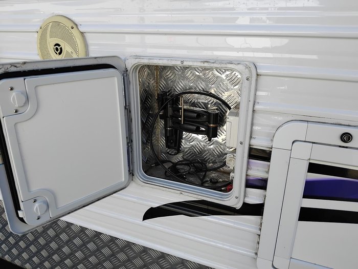 2016 New Age Caravans 23Ft Oz Classic With Full Ensuite And Recliner Lounge Chairs