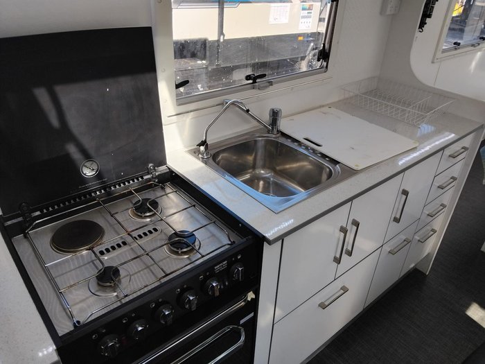 2016 New Age Caravans 23Ft Oz Classic With Full Ensuite And Recliner Lounge Chairs