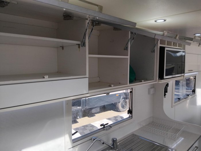 2016 New Age Caravans 23Ft Oz Classic With Full Ensuite And Recliner Lounge Chairs