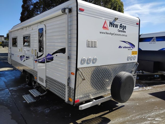 2016 New Age Caravans 23Ft Oz Classic With Full Ensuite And Recliner Lounge Chairs