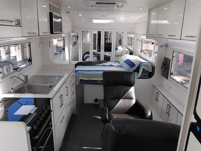 2016 New Age Caravans 23Ft Oz Classic With Full Ensuite And Recliner Lounge Chairs