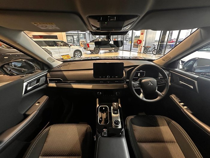 2025 Mitsubishi Outlander LS