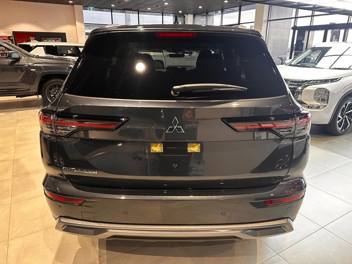 2025 Mitsubishi Outlander LS