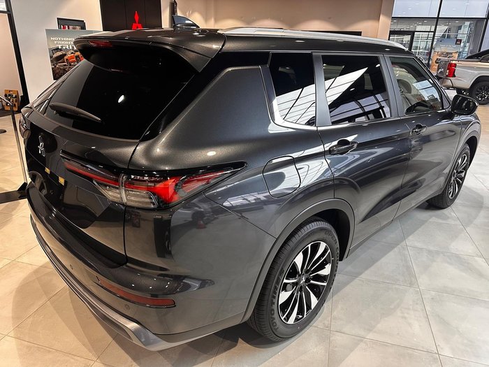 2025 Mitsubishi Outlander LS