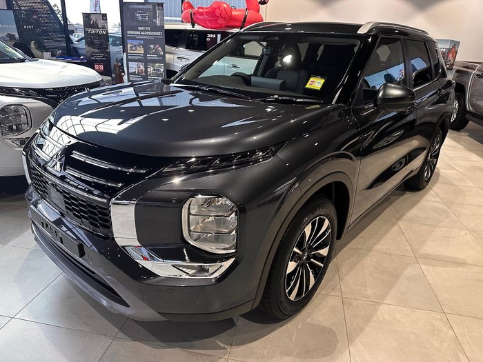 2025 Mitsubishi Outlander LS