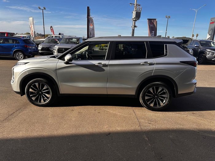 2025 Mitsubishi Outlander LS