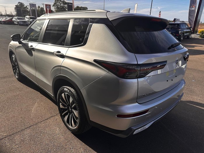 2025 Mitsubishi Outlander LS