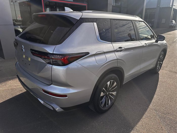 2025 Mitsubishi Outlander LS