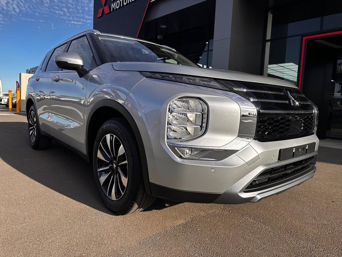 2025 Mitsubishi Outlander LS