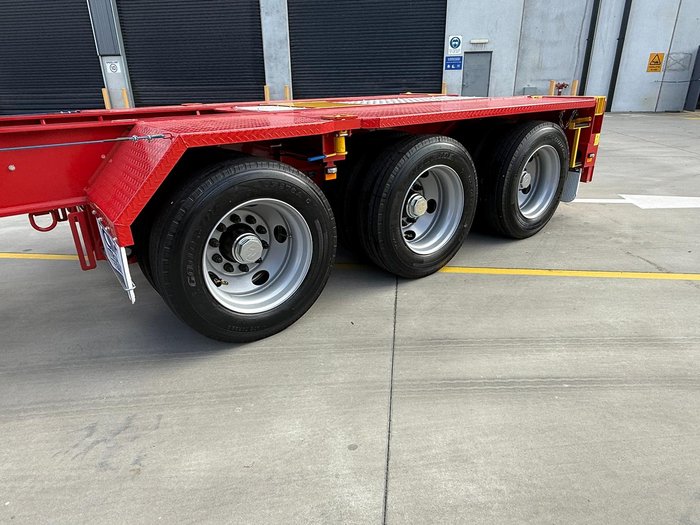 2025 CIMC 40' Drop Deck Skeletal