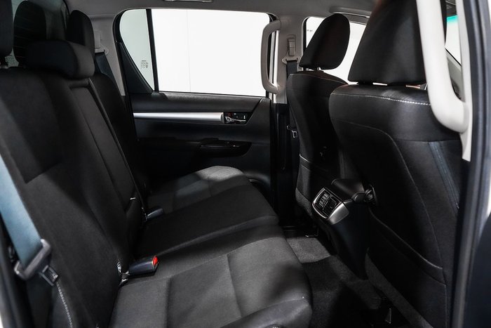 2020 Toyota Hilux SR5