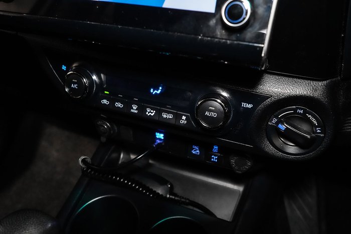 2020 Toyota Hilux SR5