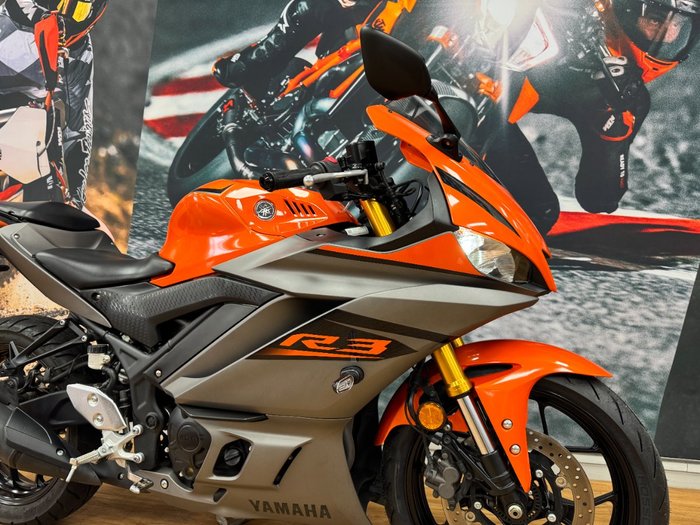 2022 Yamaha YZF-R3 VIVID ORANGE