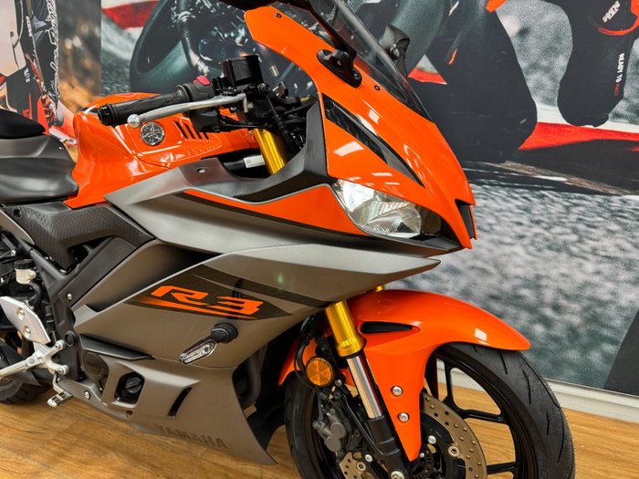 2022 Yamaha YZF-R3 VIVID ORANGE