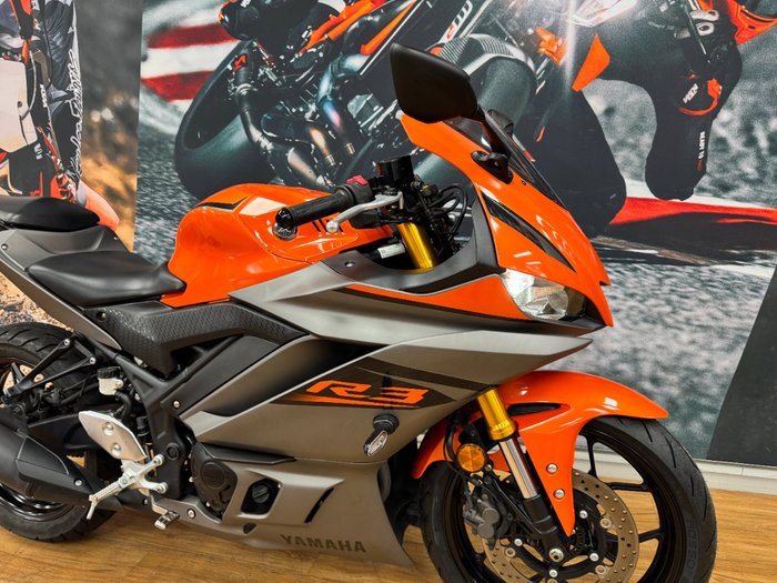 2022 Yamaha YZF-R3 VIVID ORANGE
