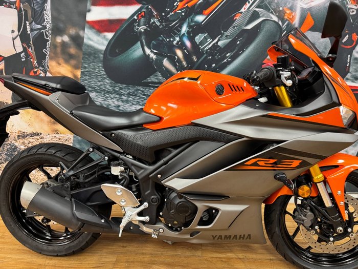 2022 Yamaha YZF-R3 VIVID ORANGE