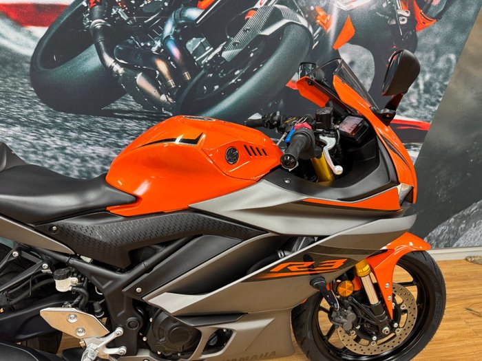2022 Yamaha YZF-R3 VIVID ORANGE