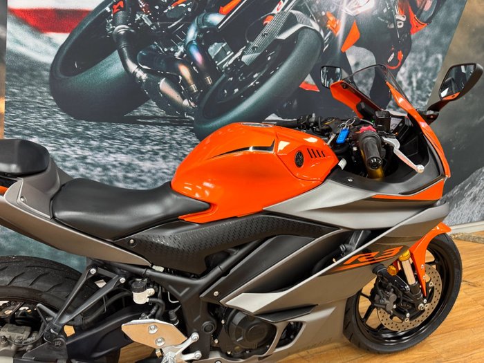 2022 Yamaha YZF-R3 VIVID ORANGE