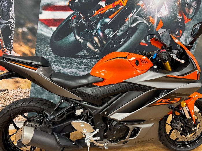 2022 Yamaha YZF-R3 VIVID ORANGE
