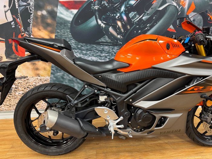 2022 Yamaha YZF-R3 VIVID ORANGE
