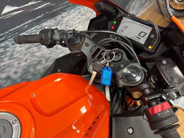 2022 Yamaha YZF-R3 VIVID ORANGE