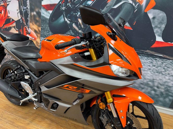 2022 Yamaha YZF-R3 VIVID ORANGE