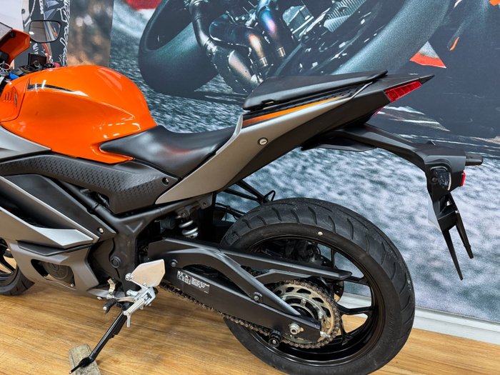 2022 Yamaha YZF-R3 VIVID ORANGE