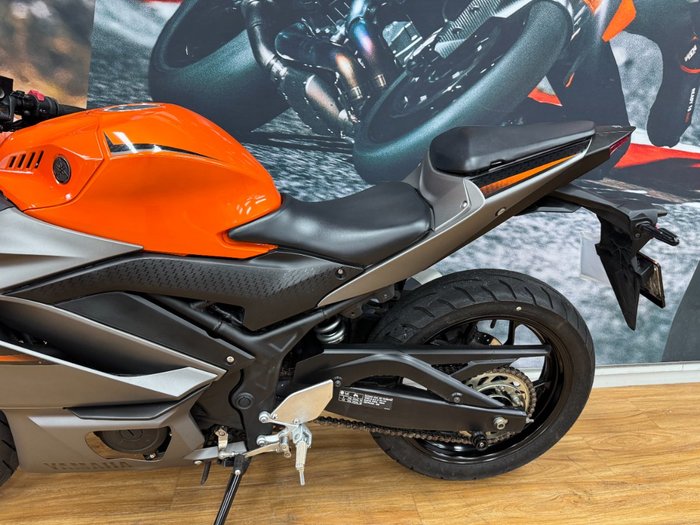 2022 Yamaha YZF-R3 VIVID ORANGE