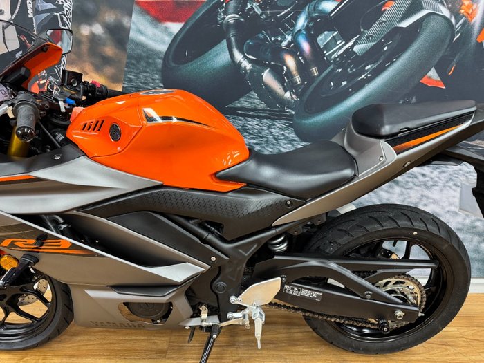 2022 Yamaha YZF-R3 VIVID ORANGE
