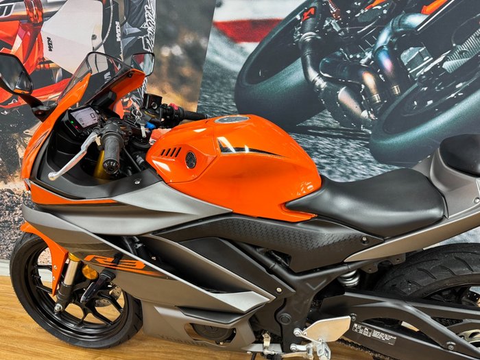 2022 Yamaha YZF-R3 VIVID ORANGE