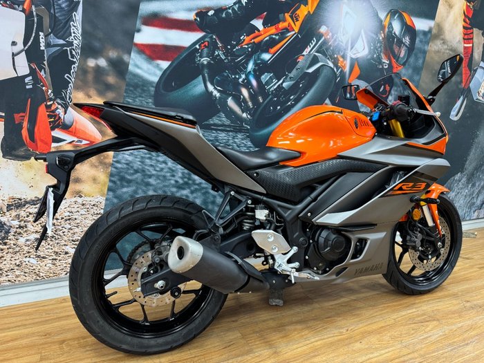 2022 Yamaha YZF-R3 VIVID ORANGE