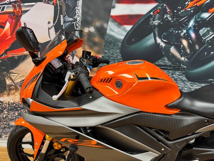 2022 Yamaha YZF-R3 VIVID ORANGE