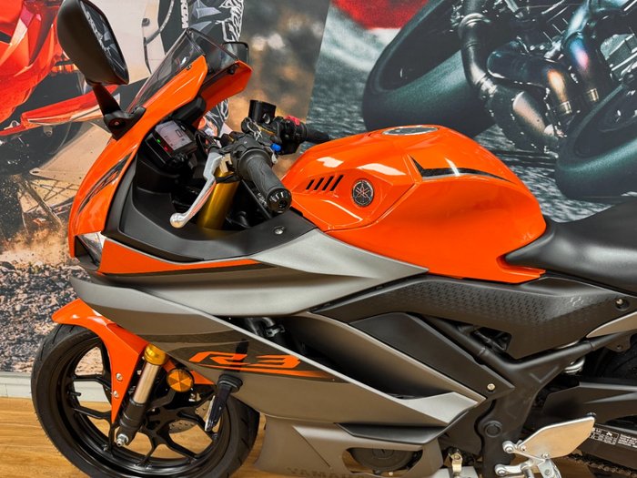 2022 Yamaha YZF-R3 VIVID ORANGE